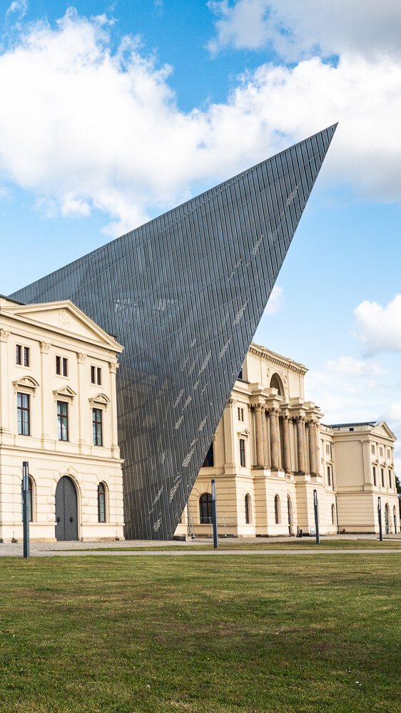 Hier sehen Sie ein Foto der Außenansicht des Militärhistorischen Museums. 