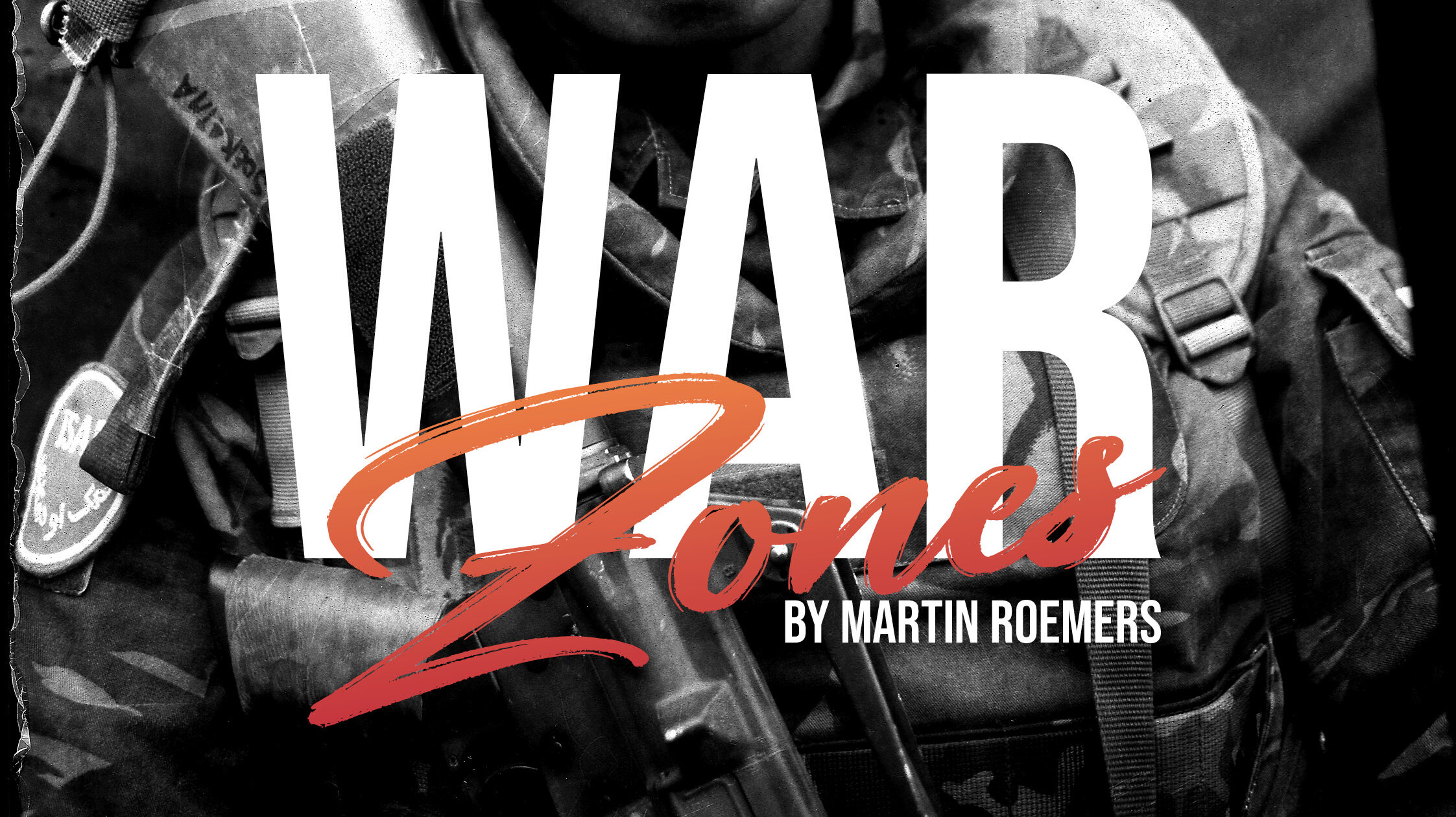 Das Plakat zur Fotoausstellung "WARZONES" zeigt einen jungen Soldaten mit Waffe.